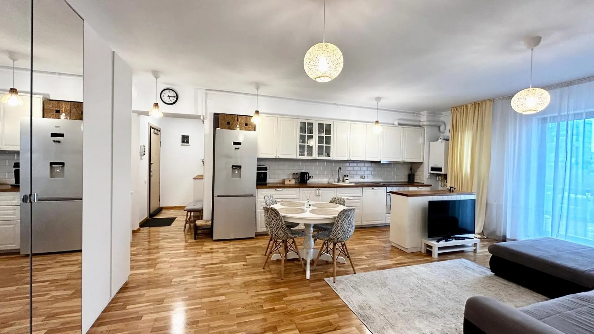 Cozy Family Home Bucharest Apartment